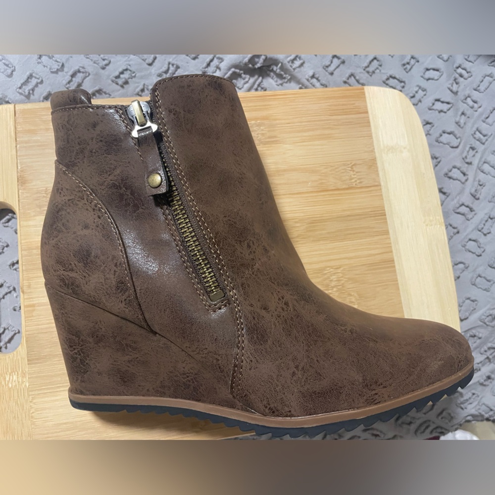Soul By Naturalizer Wedge Distressed Booties Size 7.5